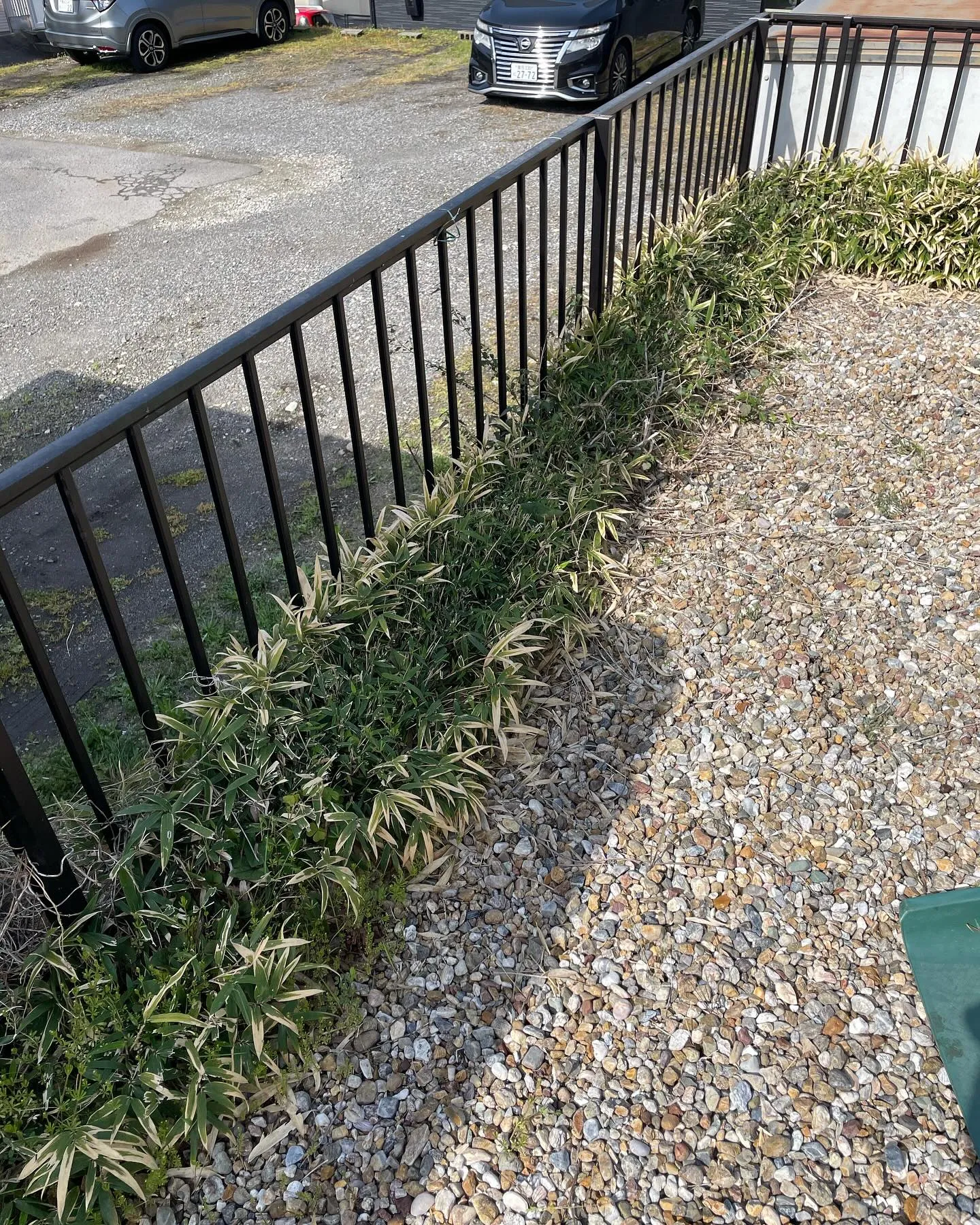 庭の除草と防草シート張りのご依頼🌱