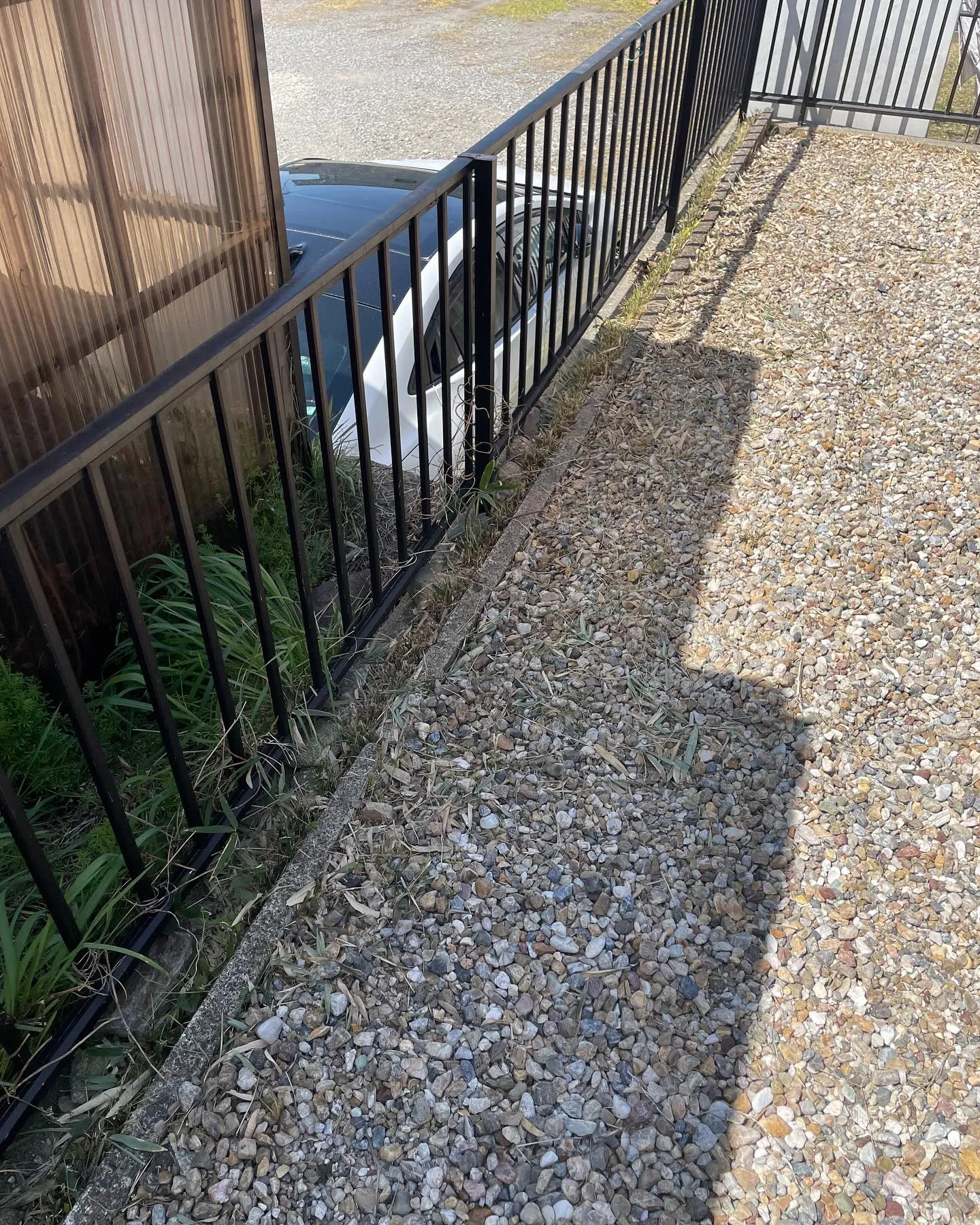 庭の除草と防草シート張りのご依頼🌱