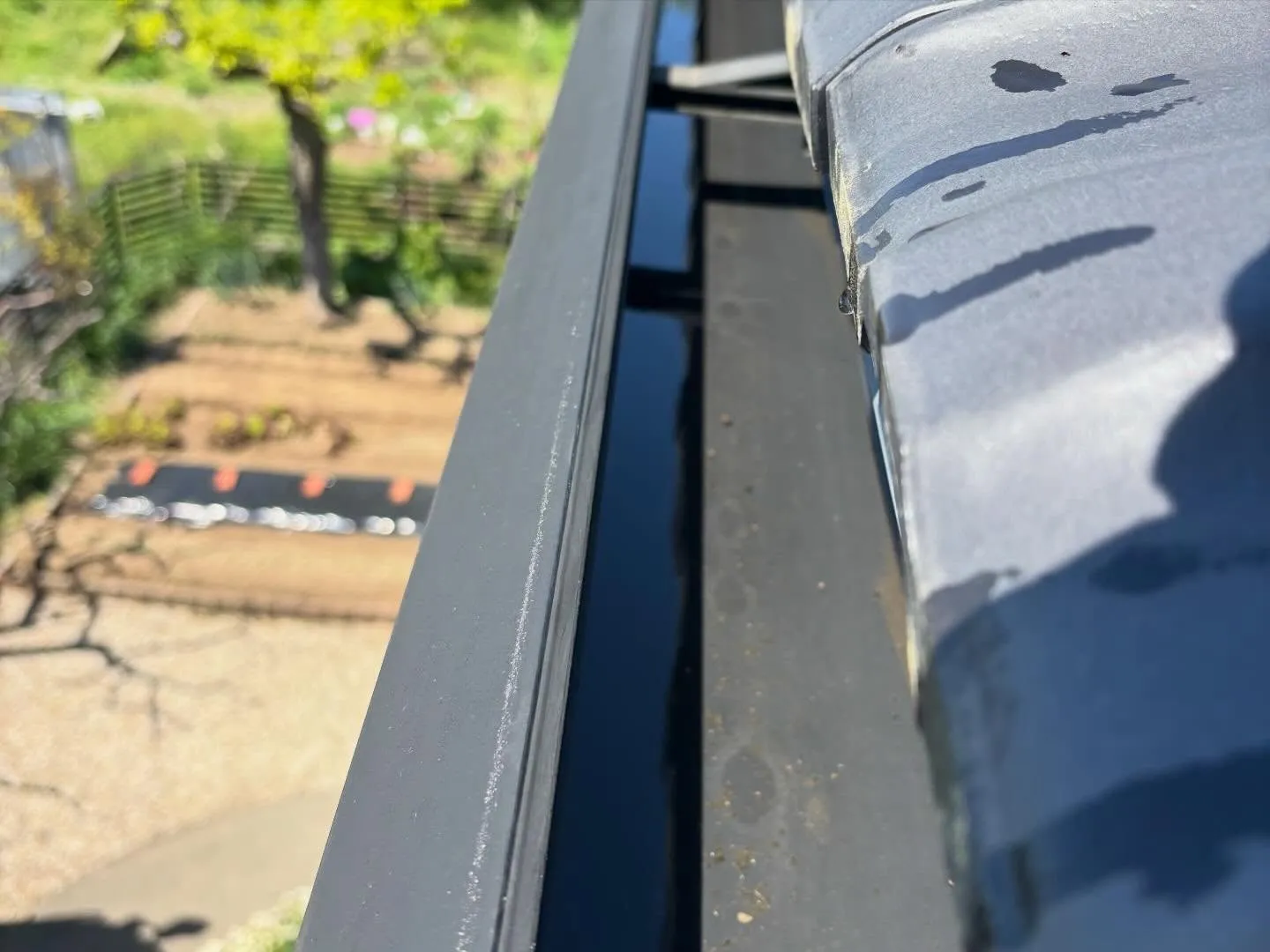 豊田市野見町にて雨樋清掃のご依頼。